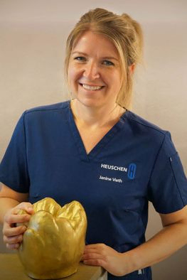 Janine Vieth Zahnmedizinische Fachangestellte der Zahnarzt Drs. (NL) Heuschen